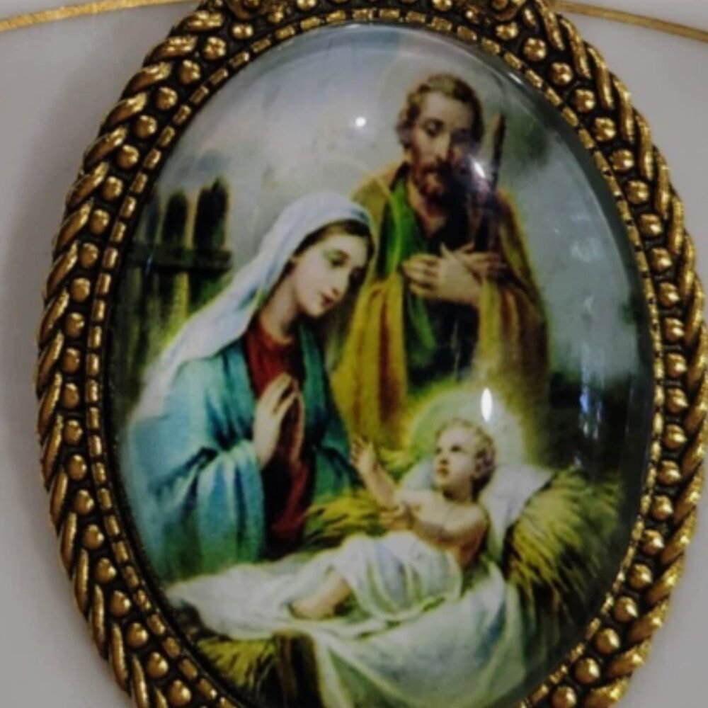 Vtg to MOD Holy Family Glass Domed Cameo Brooch Pendant Gold Christmas - Picture 7 of 8